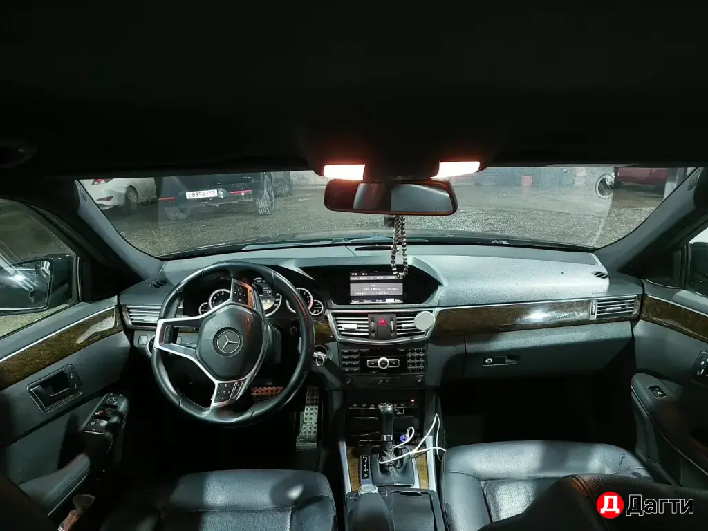 Mercedes-Benz E-Класс, 2011 года