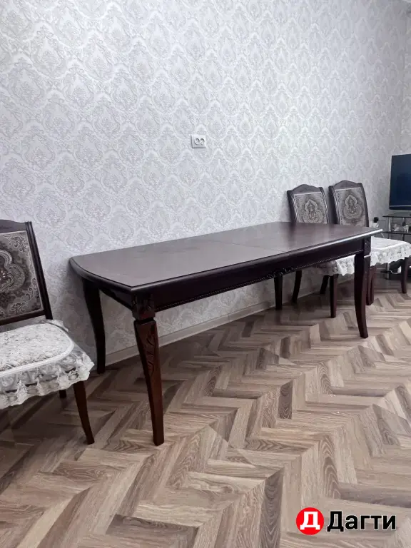 стол и стулья