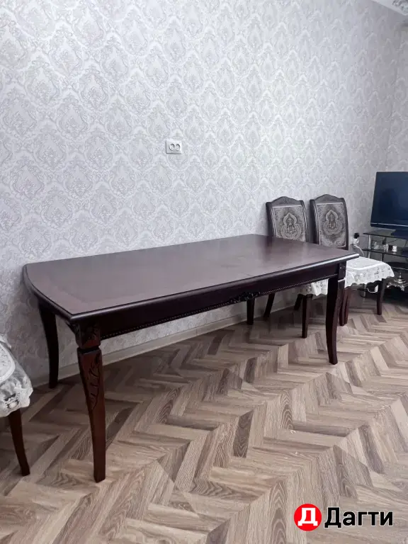 стол и стулья