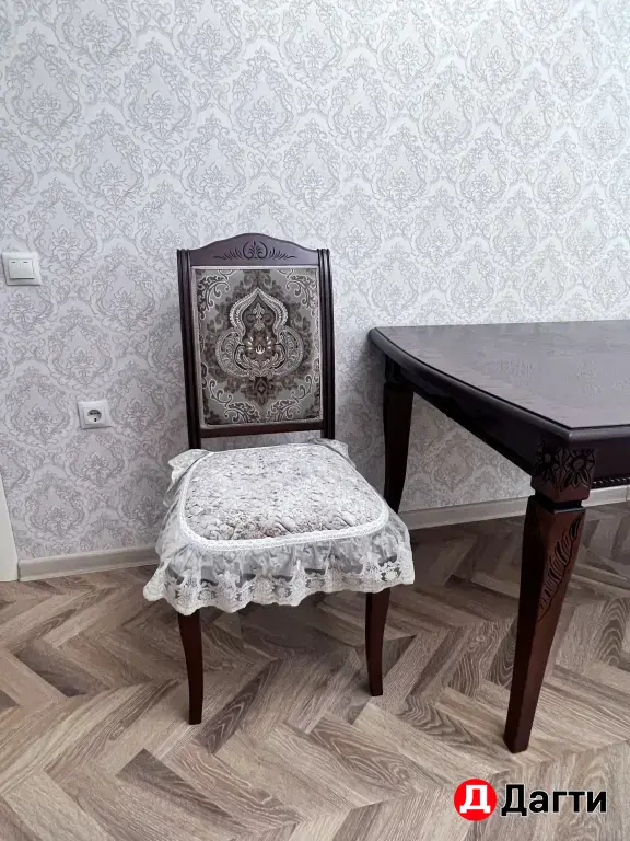 стол и стулья