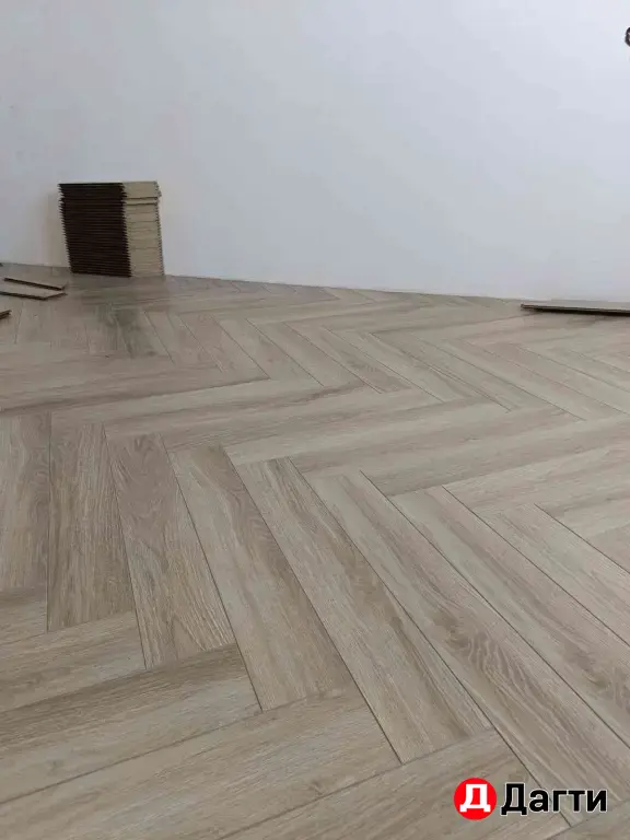 Монтаж плинтуса и ламината