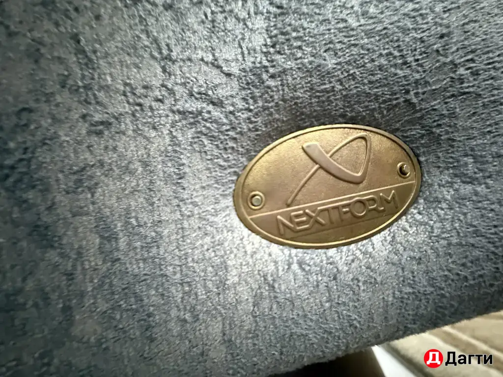 холл с креслами в комплекте полушки