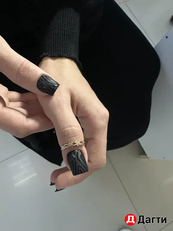Маникюр педикюр