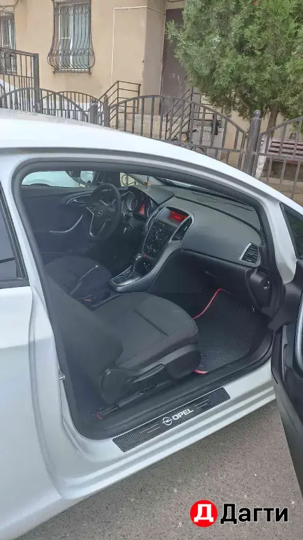 Opel Astra, 2014 года