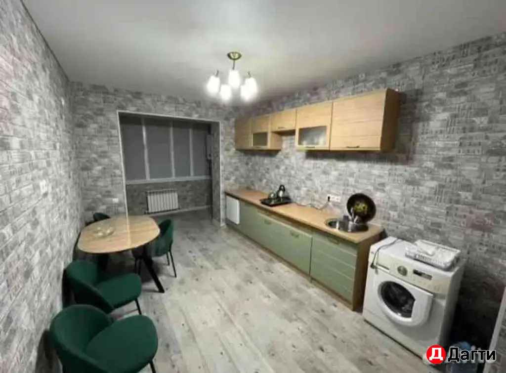 2-к квартира, 70 м², 2/10 эт