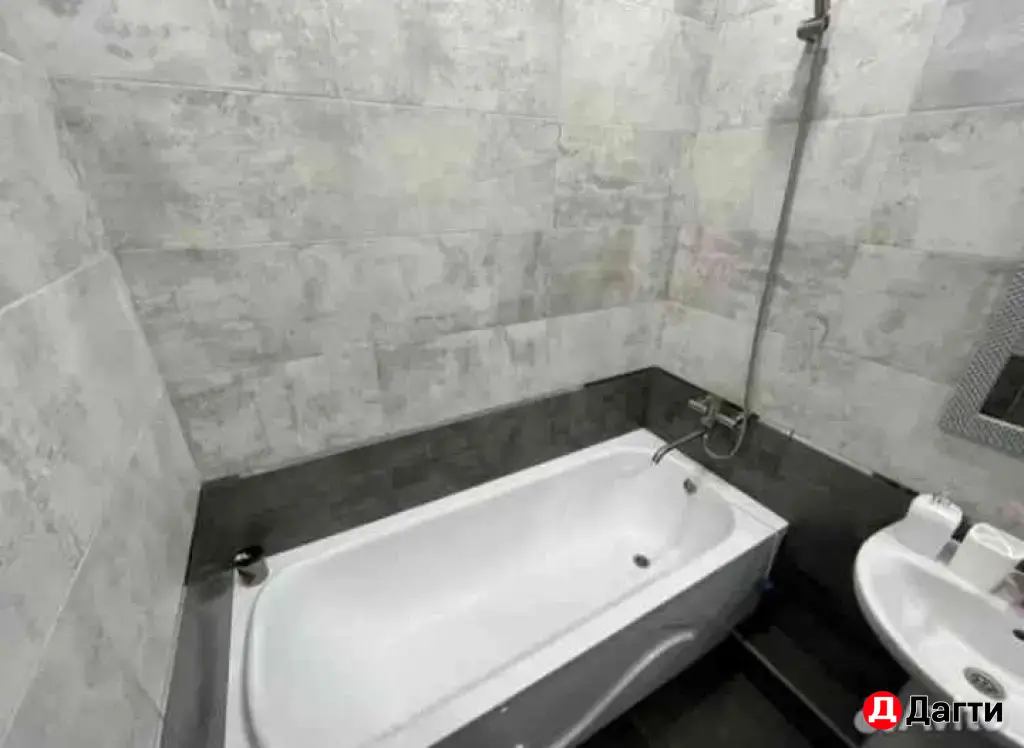 2-к квартира, 70 м², 2/10 эт
