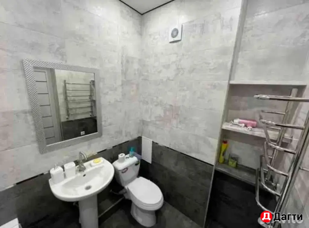 2-к квартира, 70 м², 2/10 эт