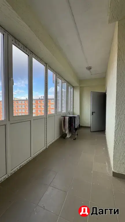 Квартира на 7-м этаже ,12-ти этажного,монолитно-кирпичного дома,с новым ремонтом. Дом заселен,имеется полный пакет документов.