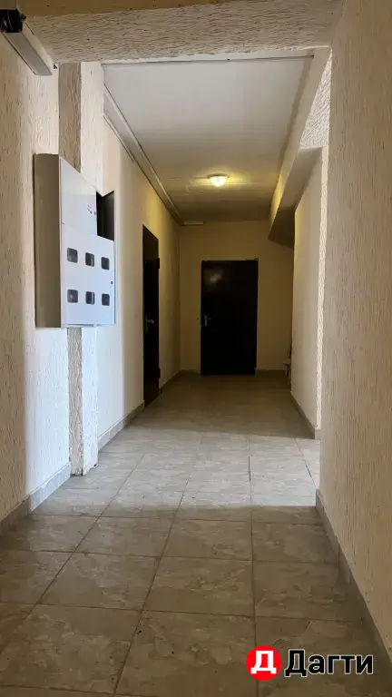 Квартира на 7-м этаже ,12-ти этажного,монолитно-кирпичного дома,с новым ремонтом. Дом заселен,имеется полный пакет документов.