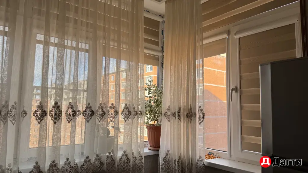 Квартира на 7-м этаже ,12-ти этажного,монолитно-кирпичного дома,с новым ремонтом. Дом заселен,имеется полный пакет документов.