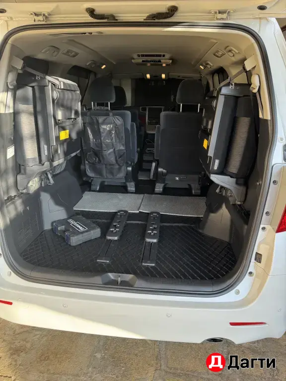 Toyota Alphard, 2009 года