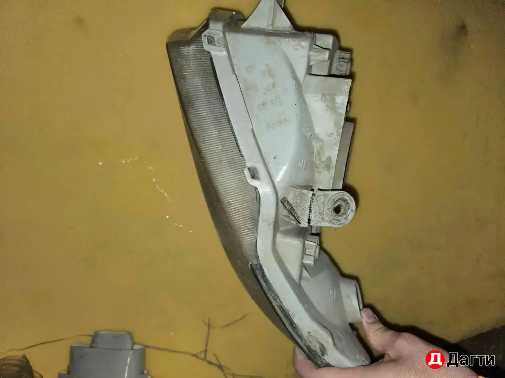 Передняя левая и правая фара на Hyundai Accent Тагаз