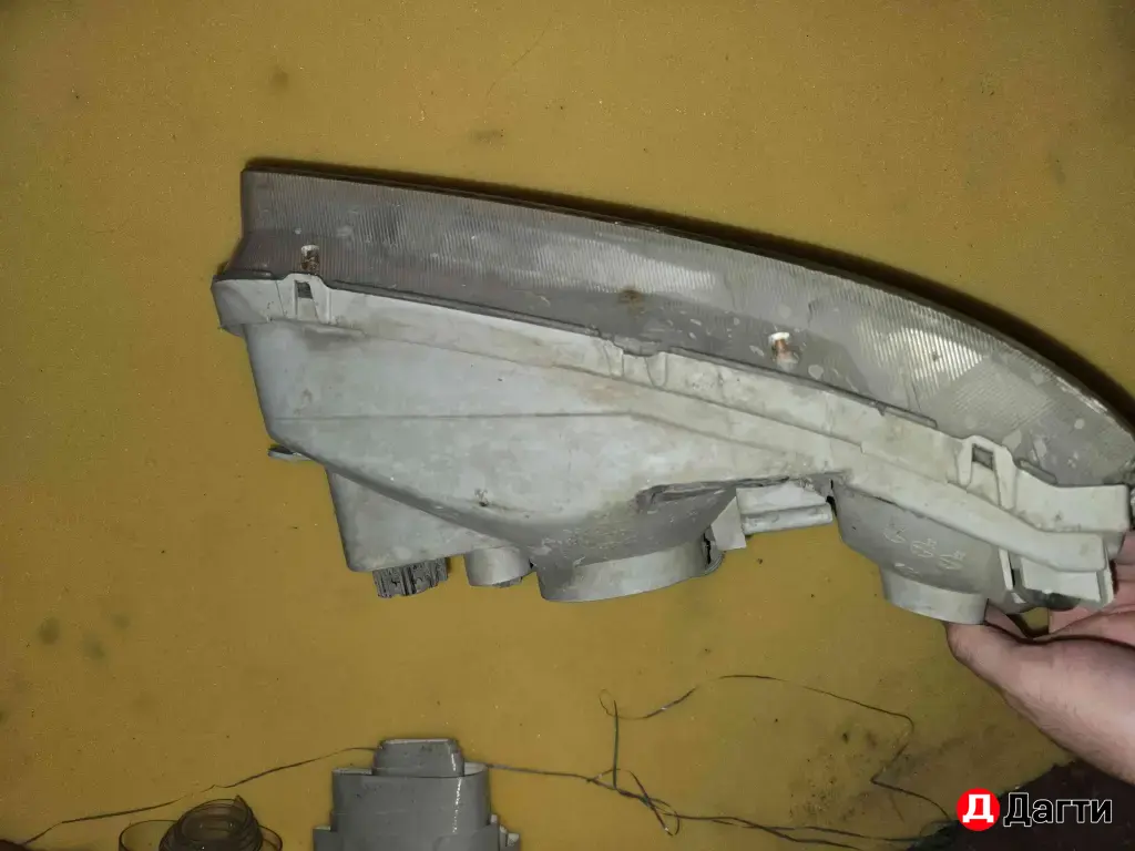 Передняя левая и правая фара на Hyundai Accent Тагаз