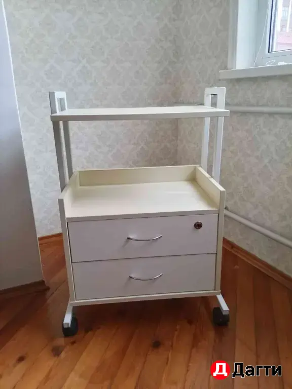 Тумбочка для косметолога