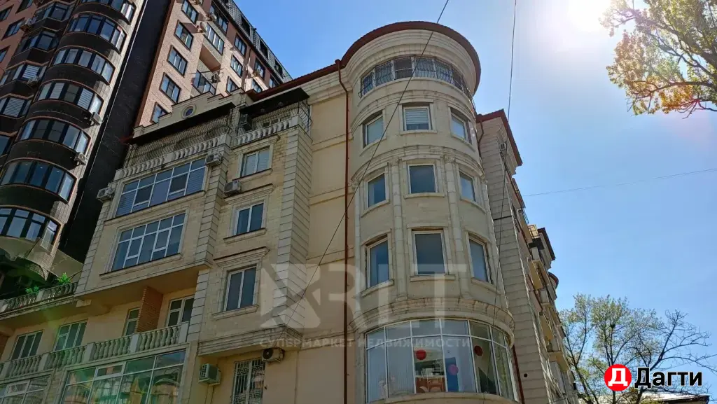 Продаётся трёхкомнатная квартира, в клубном доме, в самом центре города!