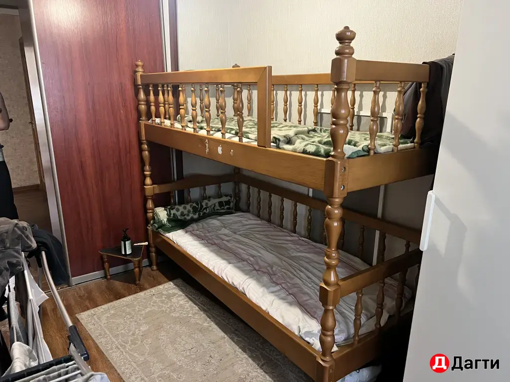 двухярусная кровать