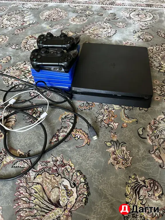 PlayStation 4 slim 500 gb.