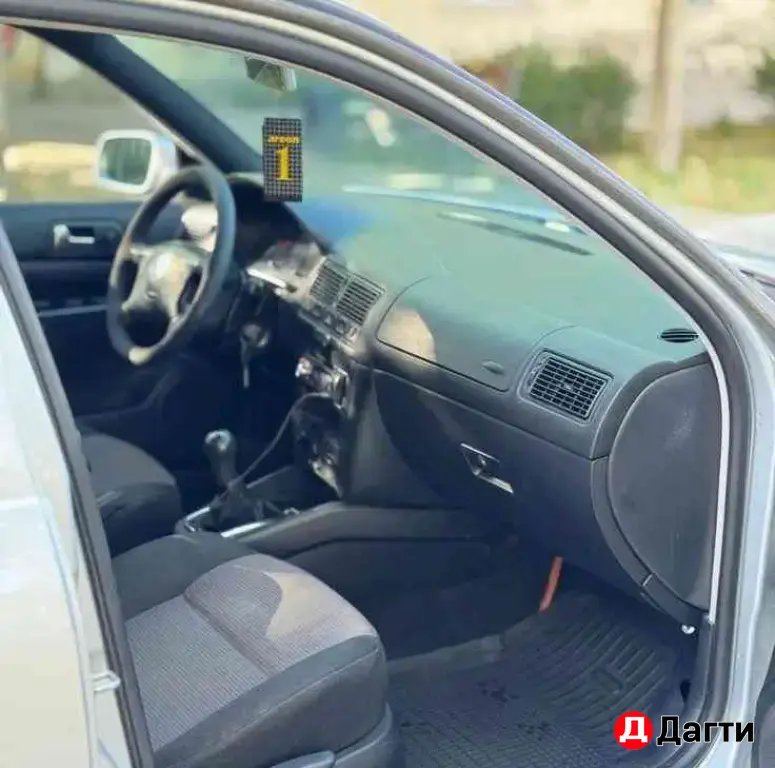 Volkswagen Golf, 2001 года