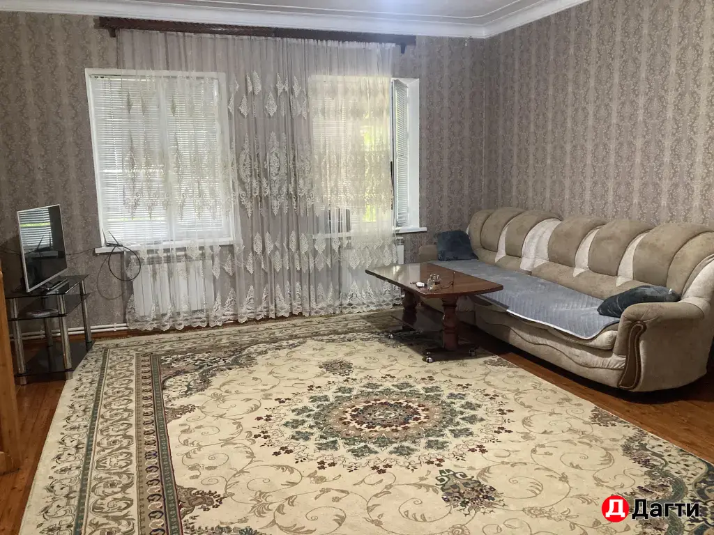 дом полтора этажный