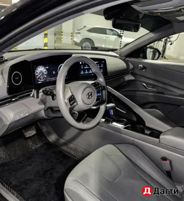 Hyundai Elantra, 2022 года