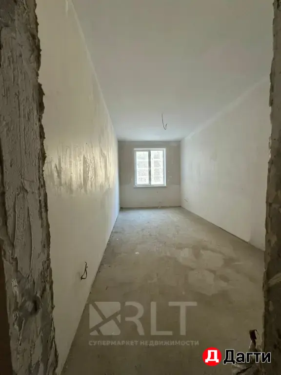 Продается трехкомнатная урока по улице Времена года.