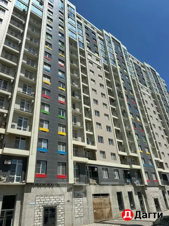 Продается трехкомнатная урока по улице Времена года.