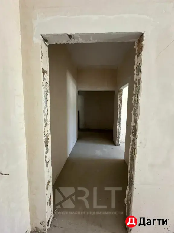 Продается трехкомнатная урока по улице Времена года.