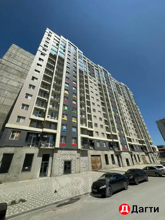 Продается трехкомнатная урока по улице Времена года.