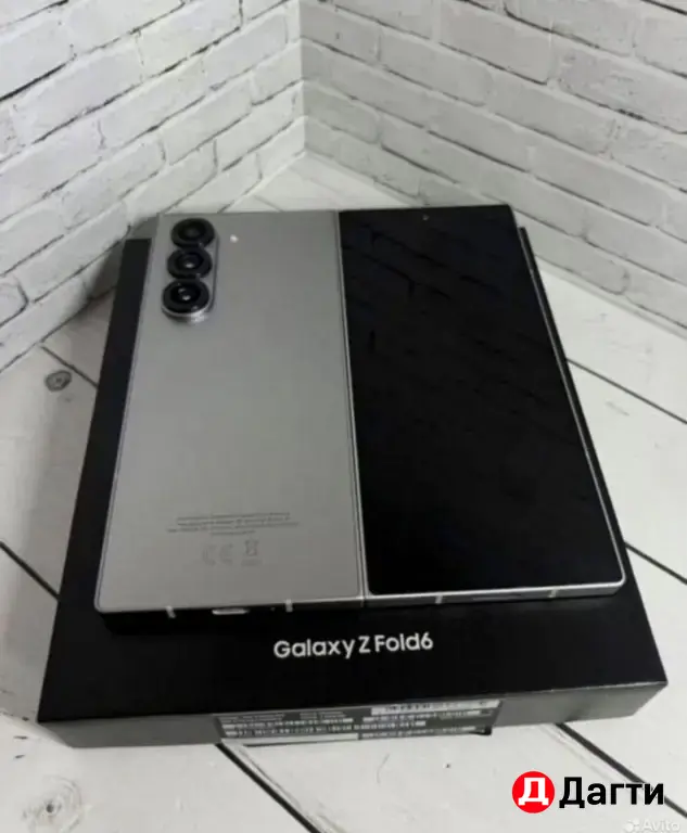 Samsung Galaxy Z Fold 6 256GB Silver Shadow.