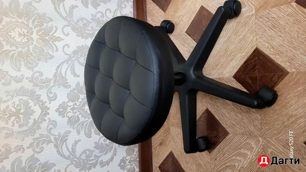Стул без спинки