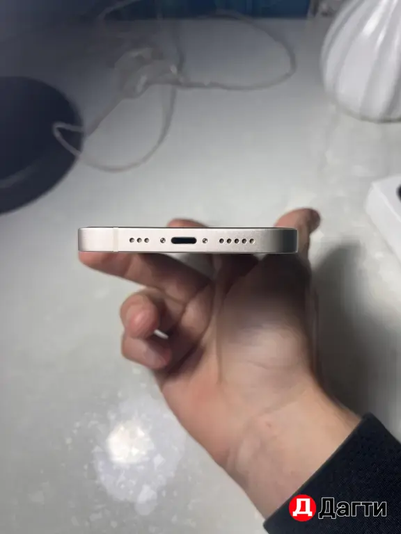 IPhone 13 (белый)