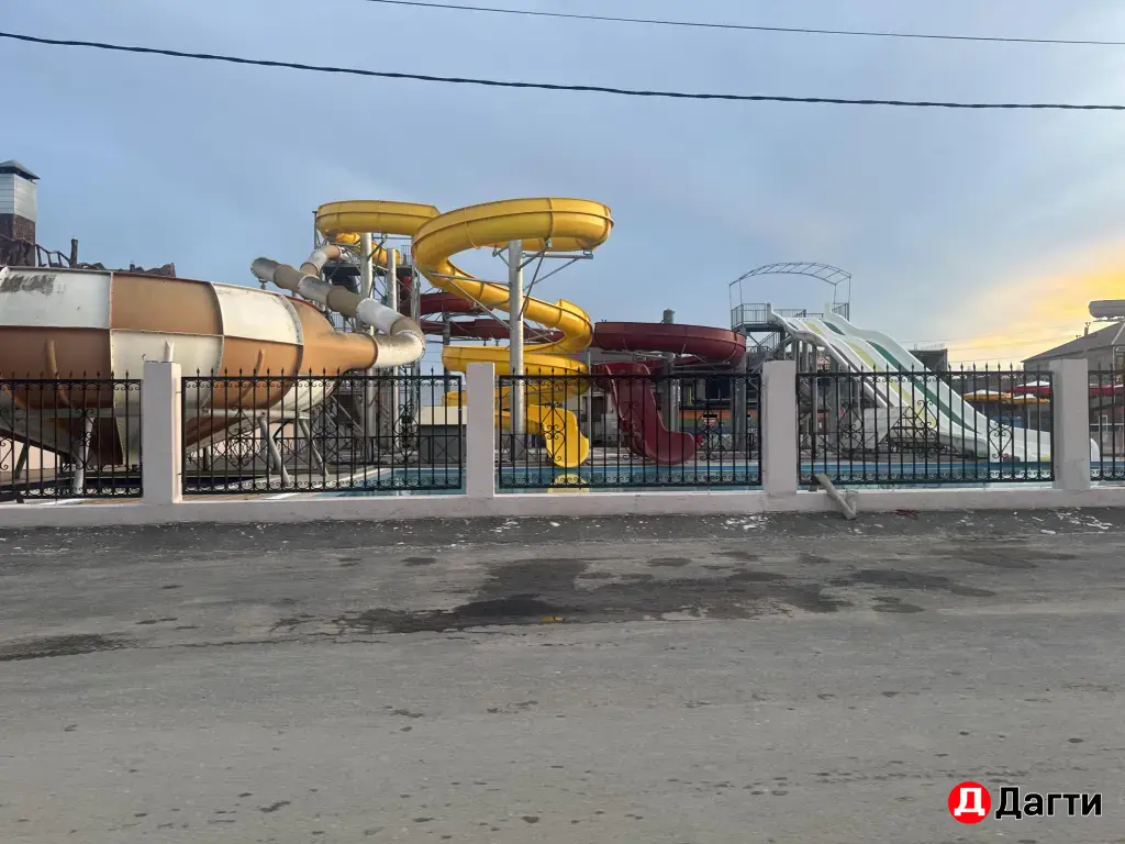 Сдается двухуровневая студия в отеле Пальмира на городском пляже.