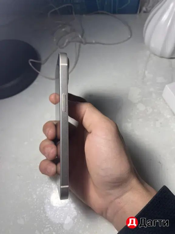 IPhone 13 (белый)