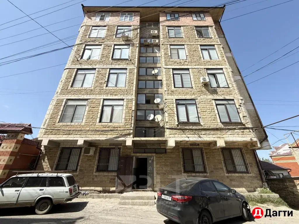Продается 3-х комнатная квартира по улице Митарова,общей площадью 70 м2, на 3-м этаже 6-этажного дома.