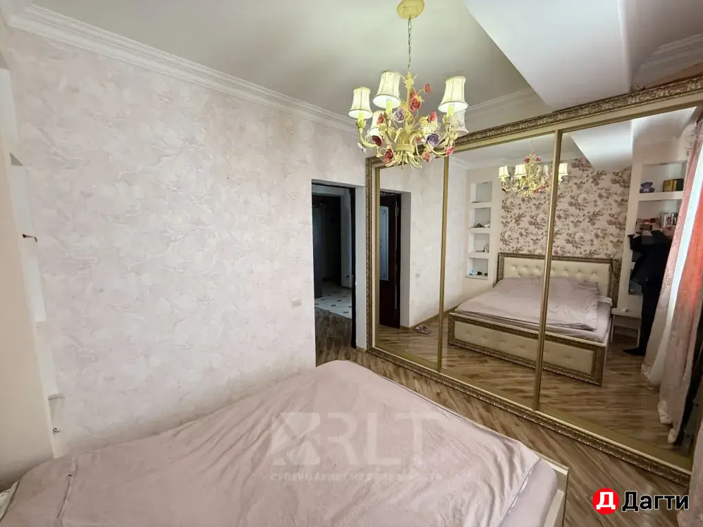 Продается 3-х комнатная квартира по улице Митарова,общей площадью 70 м2, на 3-м этаже 6-этажного дома.