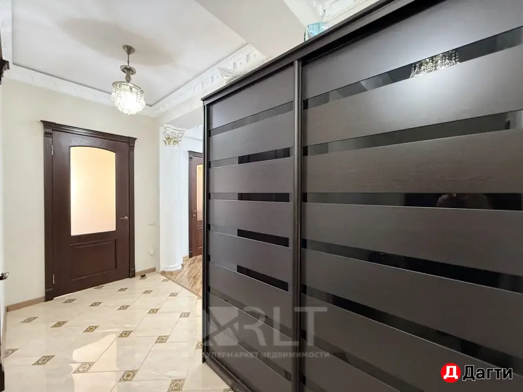 Продается 3-х комнатная квартира по улице Митарова,общей площадью 70 м2, на 3-м этаже 6-этажного дома.