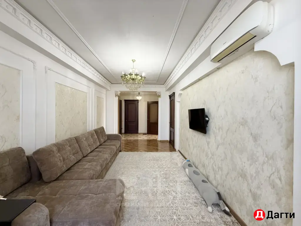 Продается 3-х комнатная квартира по улице Митарова,общей площадью 70 м2, на 3-м этаже 6-этажного дома.