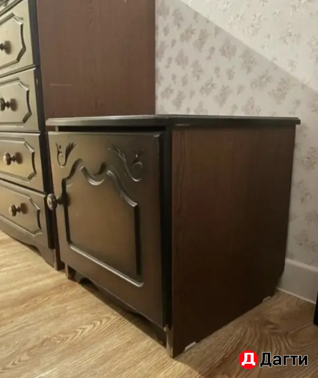Кровать и тумбы