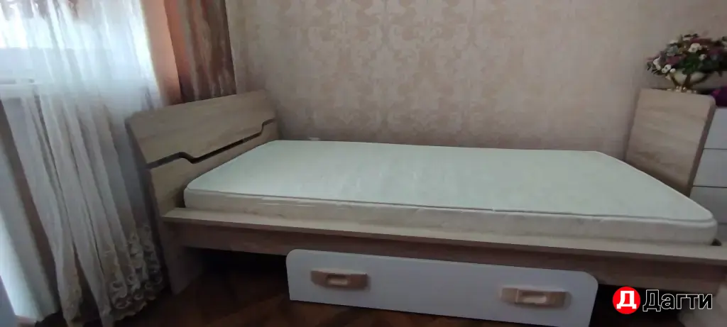 кровать с комодом