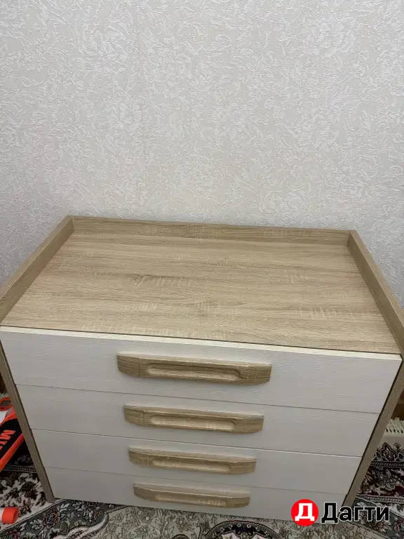 кровать с комодом