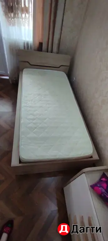 кровать с комодом
