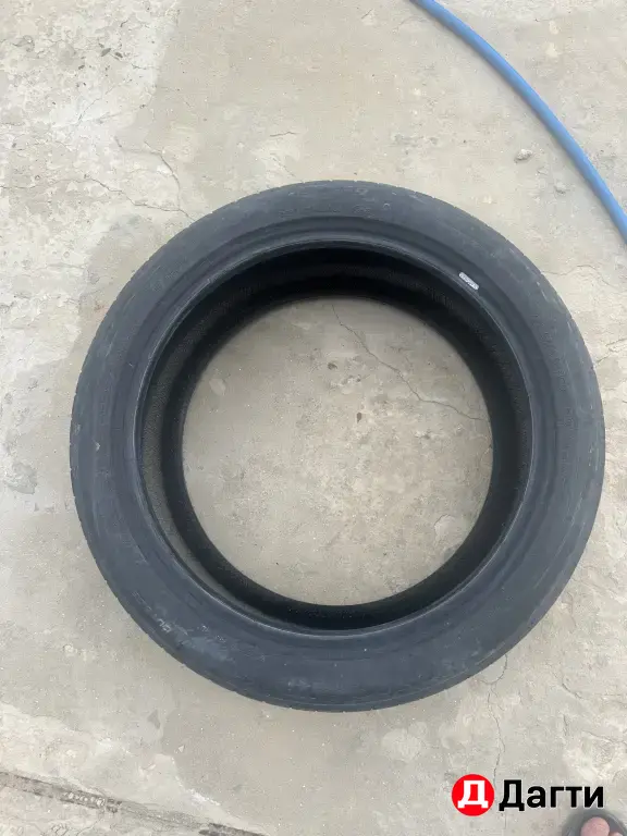 шина 235/45/19