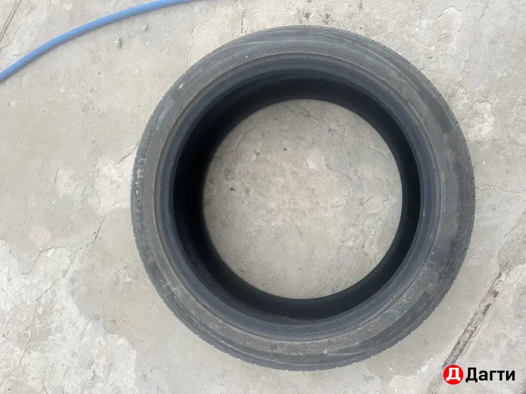 шина 235/45/19