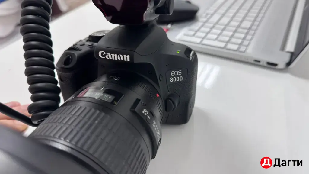 Canon eos 800 d
