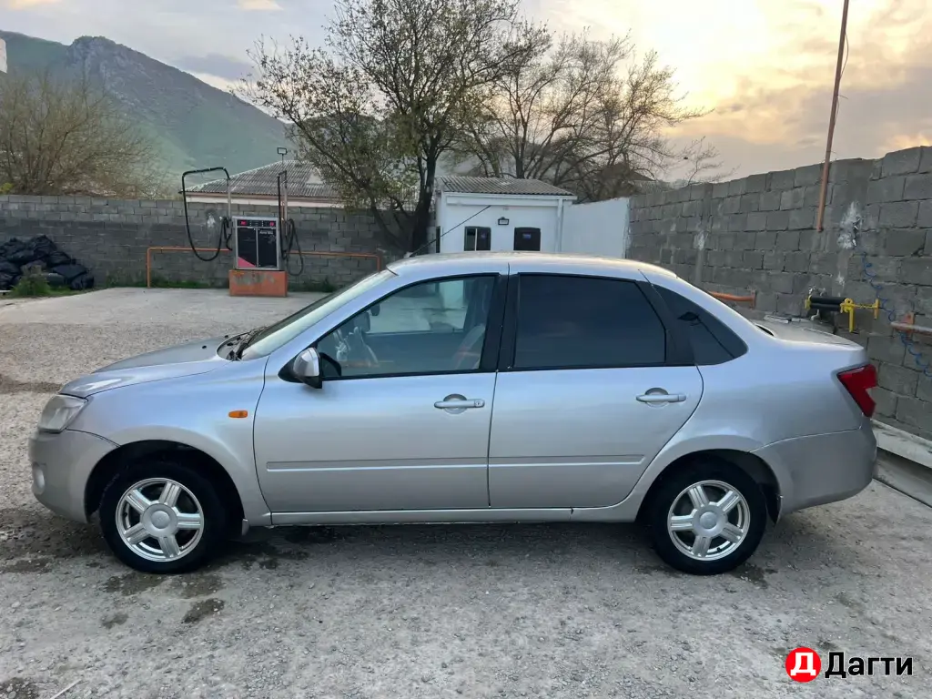LADA (ВАЗ) Granta, 2013 года