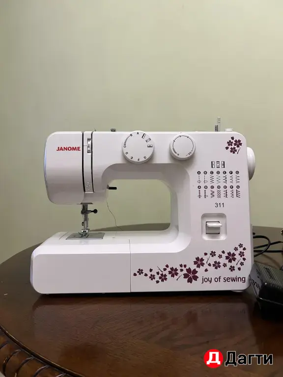 Швейная машина Janome