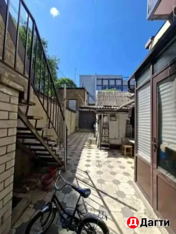 Дом 180 м² на участке 1.7 сот.