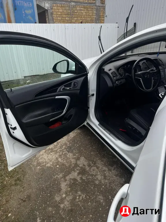 Opel Insignia, 2011 года