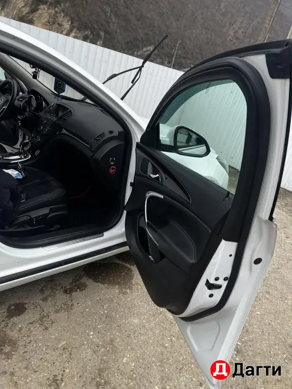 Opel Insignia, 2011 года