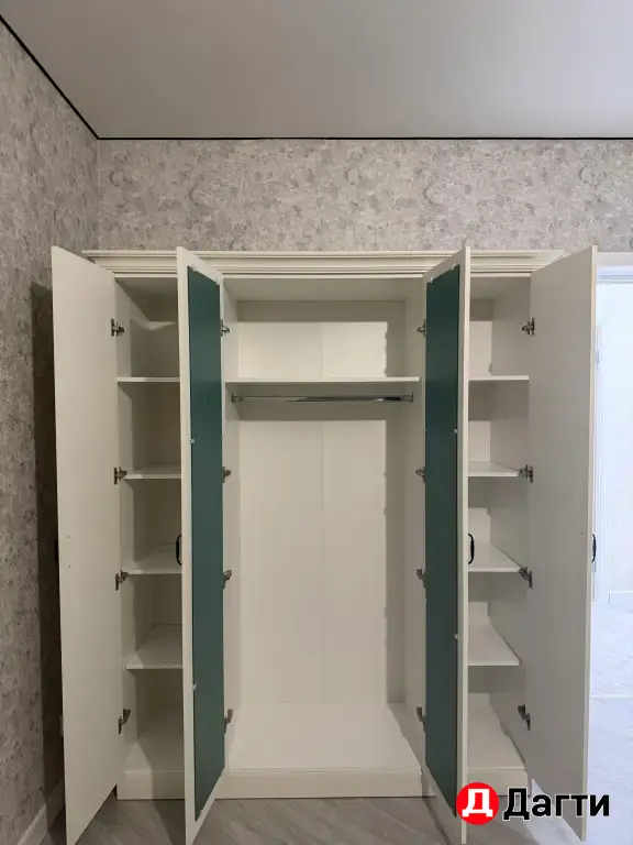 четырехстворчатый шкаф